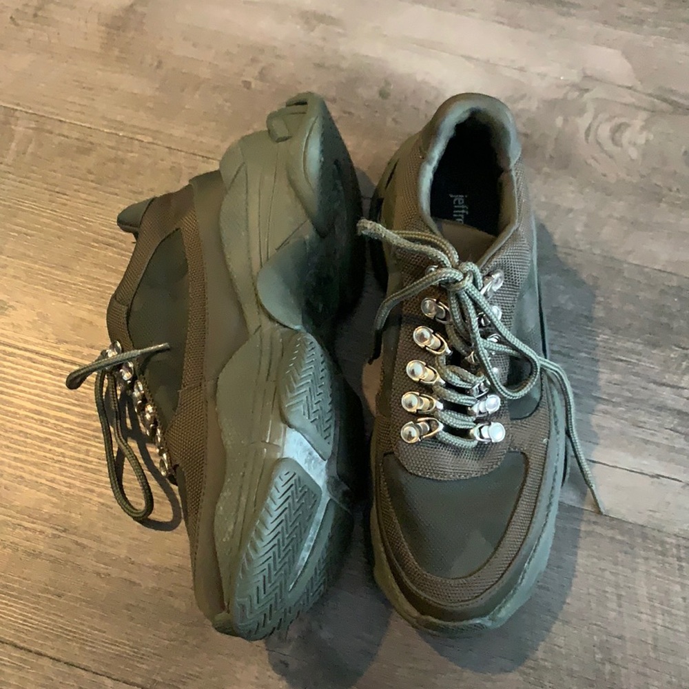 Jeffrey Campbell LoFi camo Sz 8